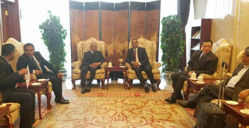ރަސްމީ ދަތުރުފުޅެއްގައި ޚާރިޖީ ވަޒީރު ޗައިނާއަށް ވަޑައިގެންފި